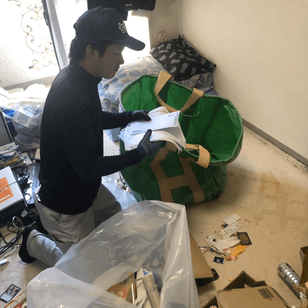 清掃業者「ゴミ屋敷バスター七福神」の交野市でのハウスクリーニング