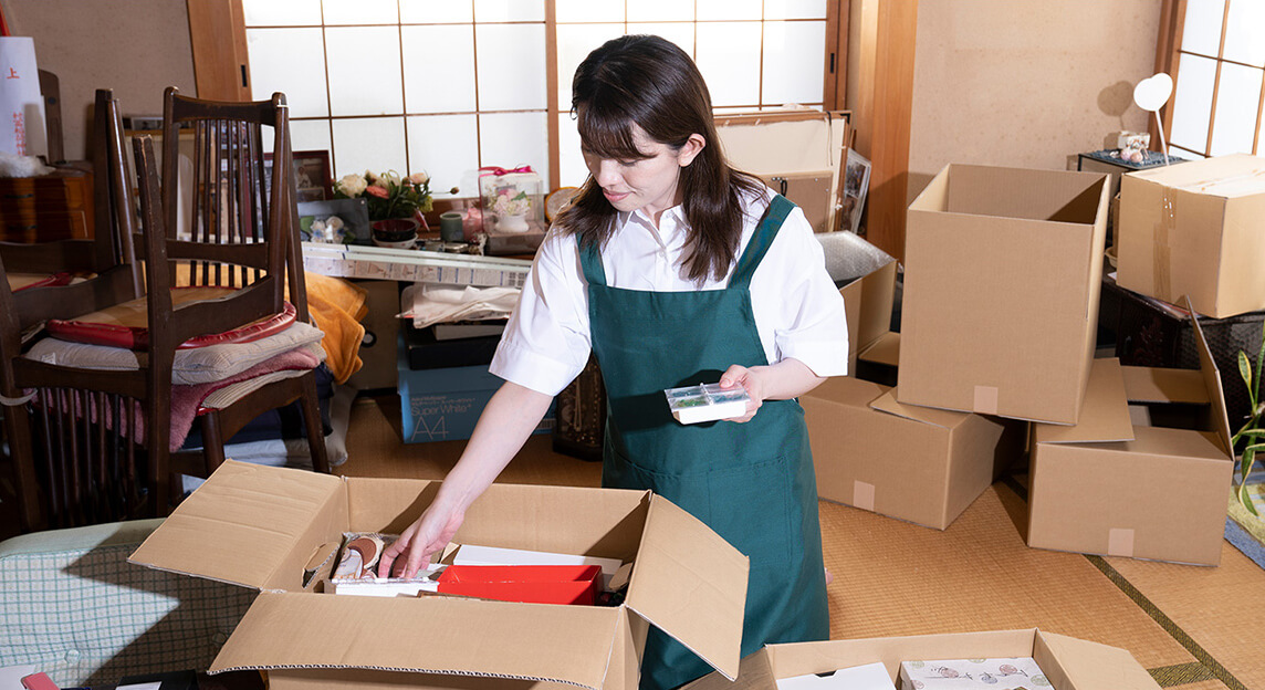 愛知県でゴミ屋敷片付け,汚部屋掃除業者の仕分け作業