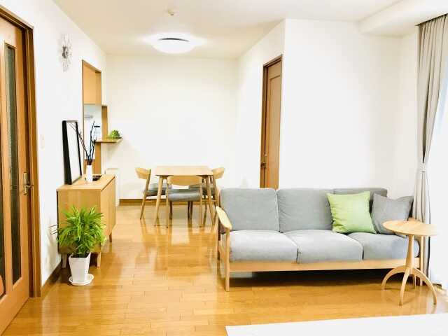 ミニマリストの部屋の魅力は？おしゃれな空間にする方法をプロが解説