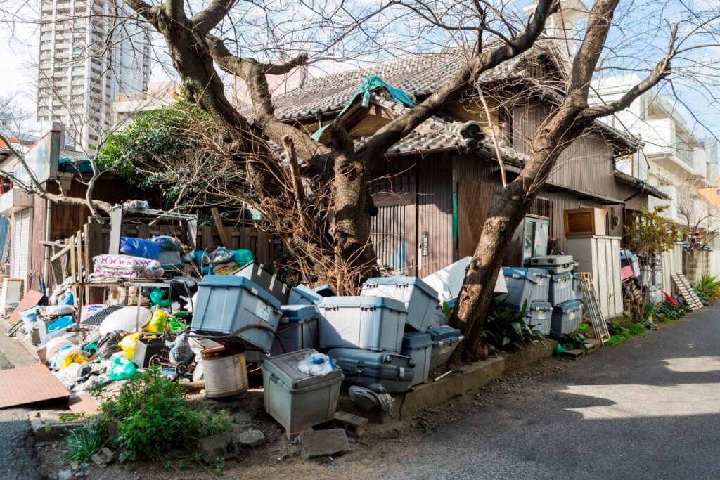 ゴミ屋敷の片付け,汚部屋の掃除ならゴミ屋敷バスター七福神