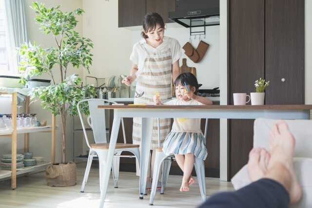 イライラを抑えて、子育て中の部屋をきれいに保つコツ