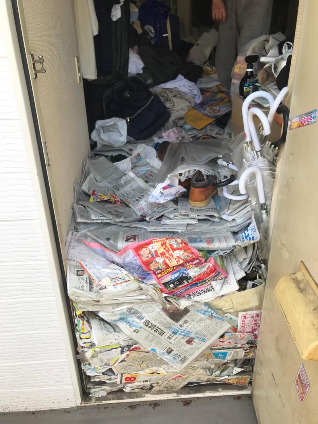 東京都北区でのゴミ屋敷片付け前（玄関）