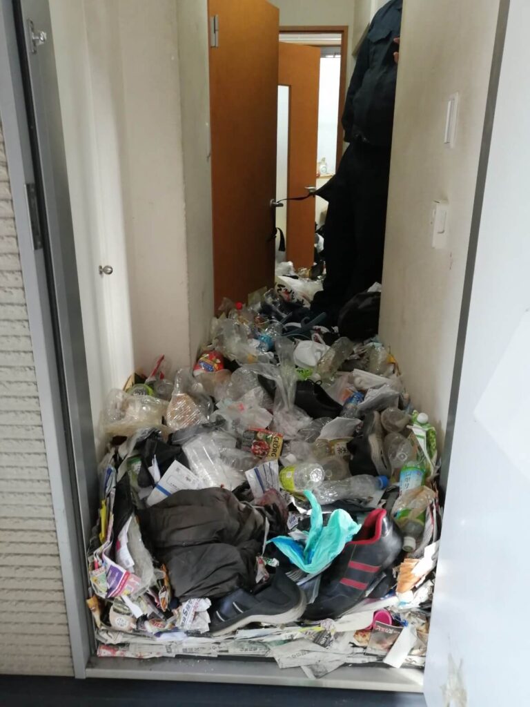 さいたま市中央区U様のゴミ屋敷清掃ビフォー