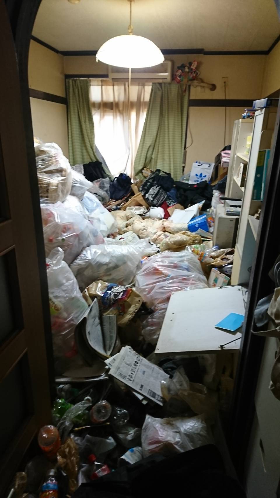 東京都北区E様のゴミ屋敷清掃ビフォー02