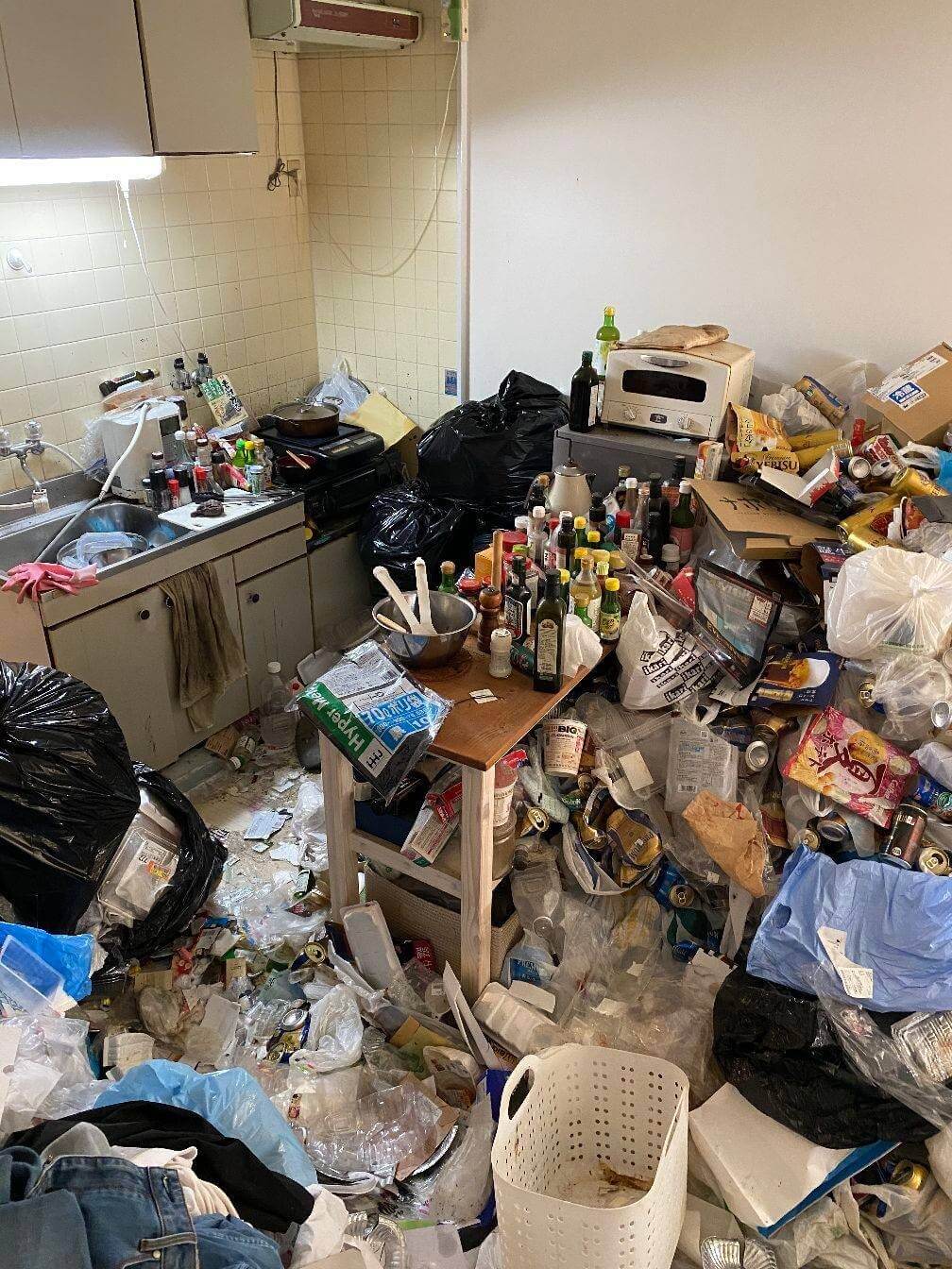 名古屋市守山区Ｕ様のゴミ屋敷清掃ビフォー02