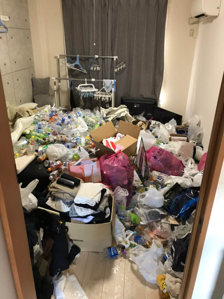 横浜市中区T様のゴミ屋敷清掃ビフォー
