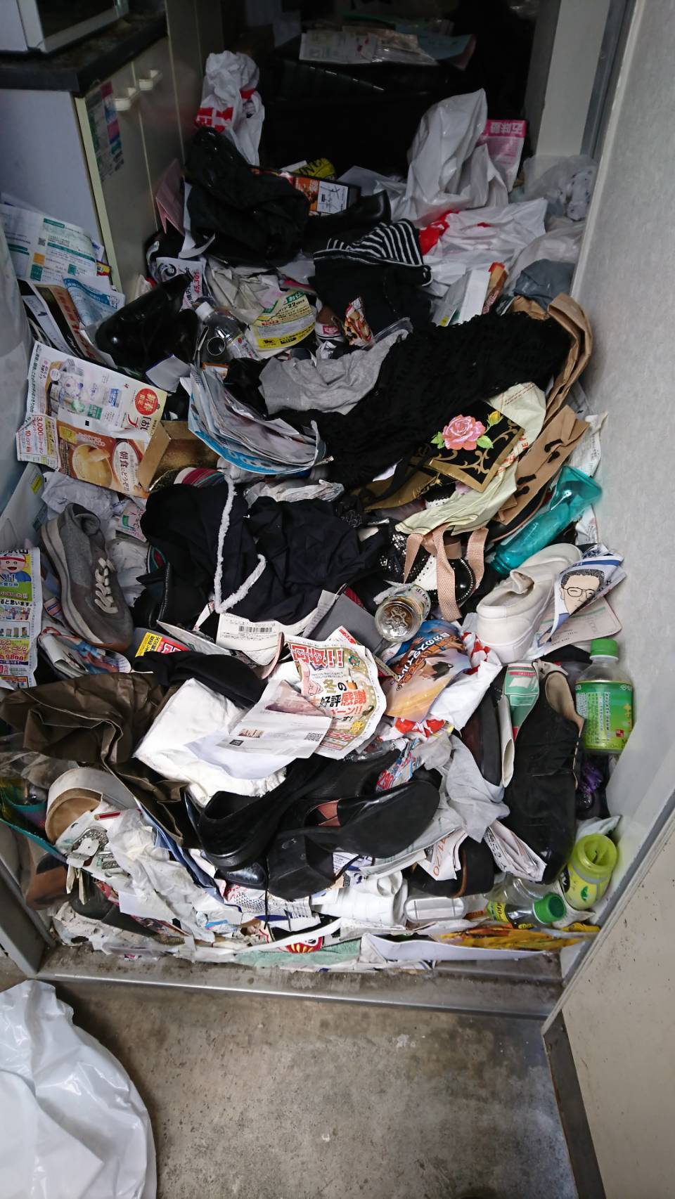 東京都中野区R様のゴミ屋敷清掃ビフォー