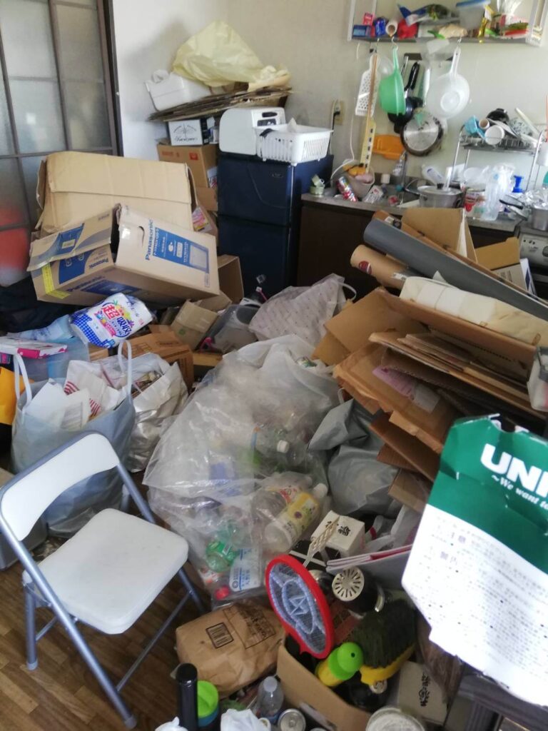 名古屋市西区T様のゴミ屋敷清掃ビフォー01