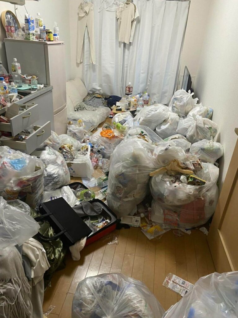 堺市西区I様のゴミ屋敷清掃ビフォー01