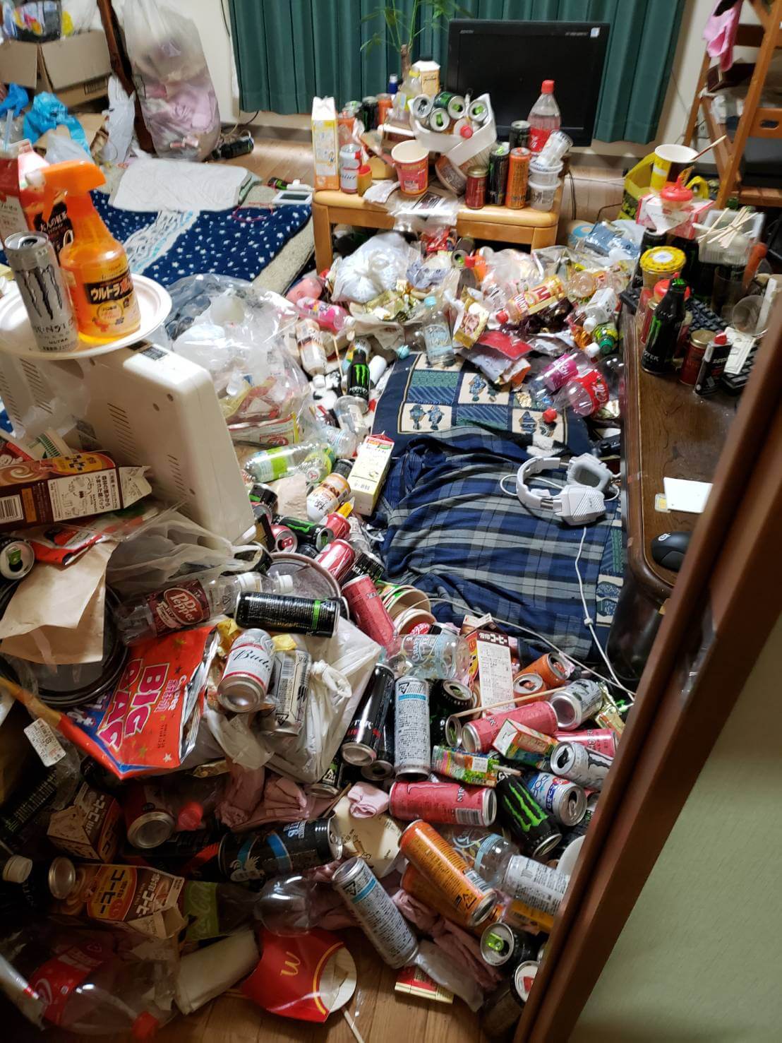 愛知県大口町Ｅ様のゴミ屋敷清掃ビフォー02