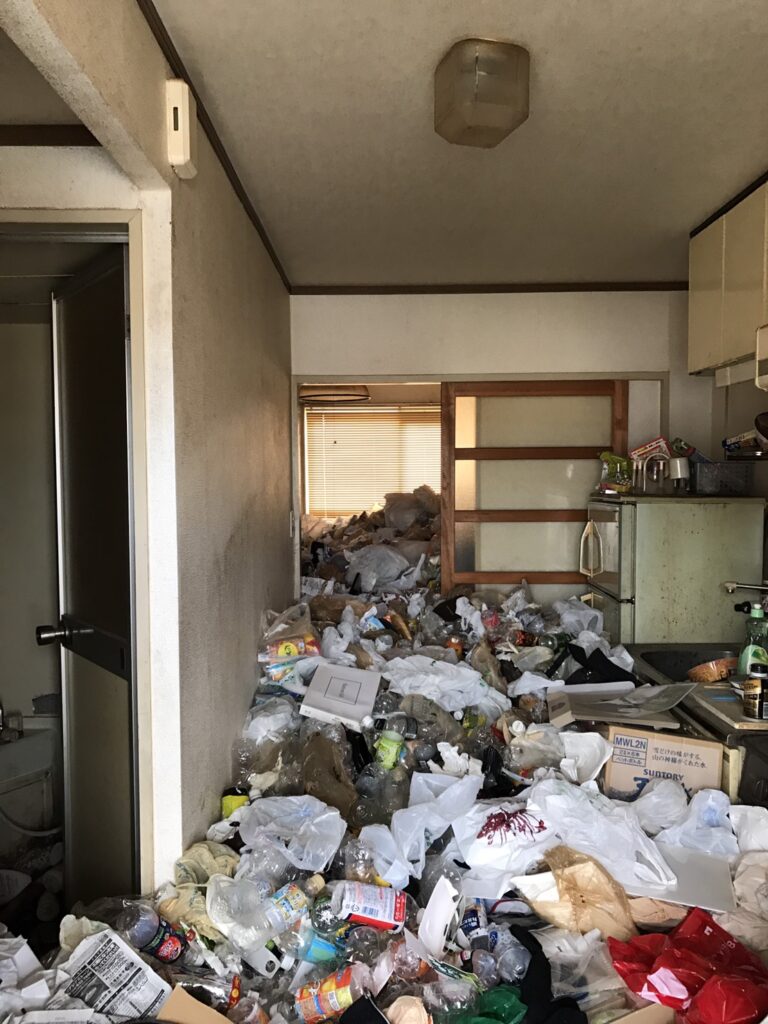 愛知県豊田市K様のゴミ屋敷清掃ビフォー01