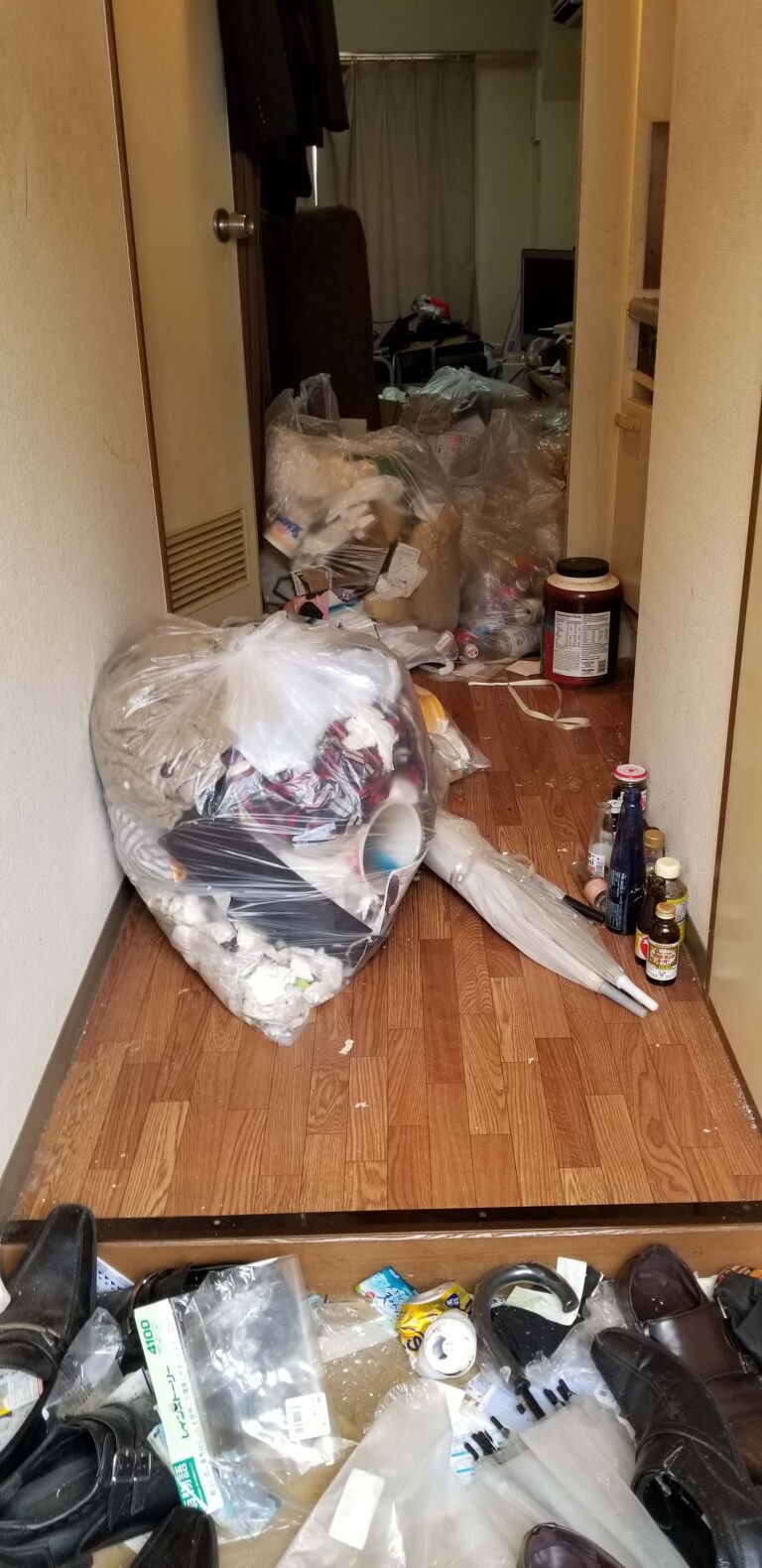 神奈川県逗子市M様のゴミ屋敷清掃ビフォー