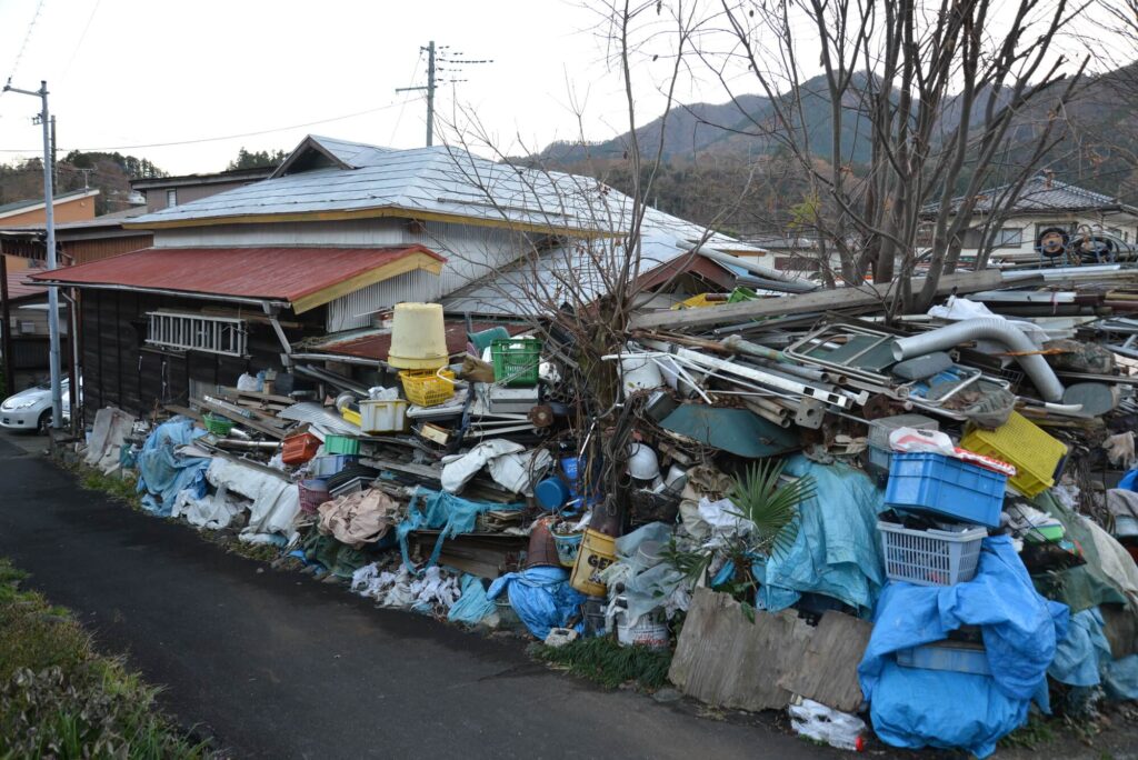 ゴミ屋敷は一人で片付け可能？専門業者が教える片付けのコツ