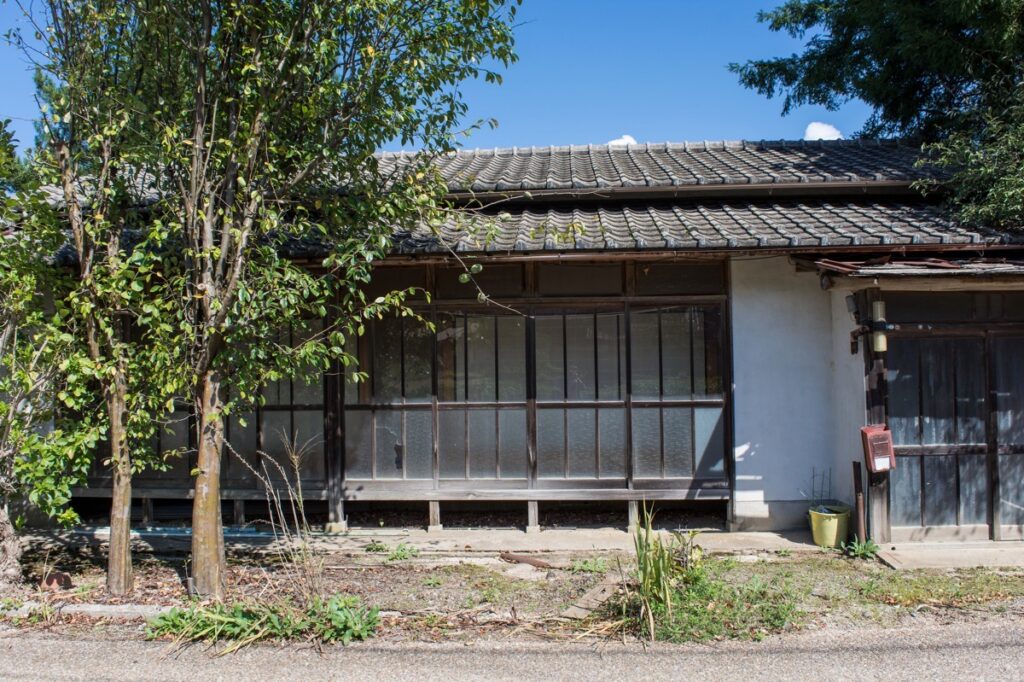 ゴミ屋敷の片付け,汚部屋の掃除ならゴミ屋敷バスター七福神