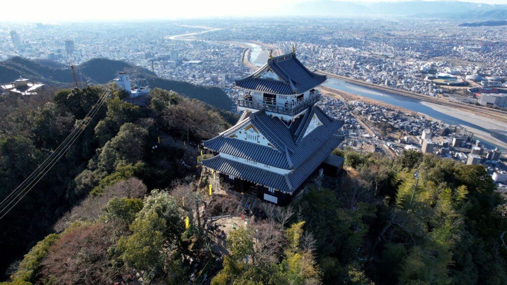 岐阜市でゴミ屋敷・汚部屋を処分する方法、費用、手順や条例についても紹介