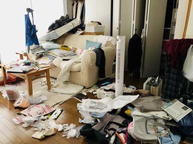 ゴミ屋敷の床がヤバい！床抜けの危険も！回避する方法とは？