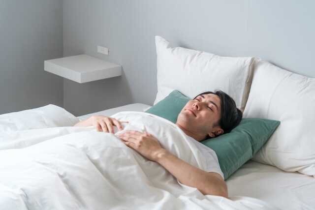 深夜にゴキブリ駆除するより寝た方がいい理由