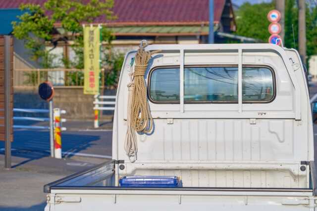 軽トラの荷物固定はこれで完璧！基本ロープ術と荷崩れしないコツを解説