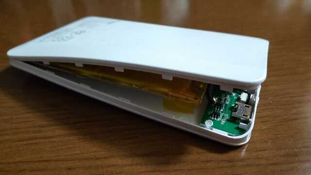膨らんだモバイルバッテリー の正しい捨て方は？扱うときの注意点も詳しく解説