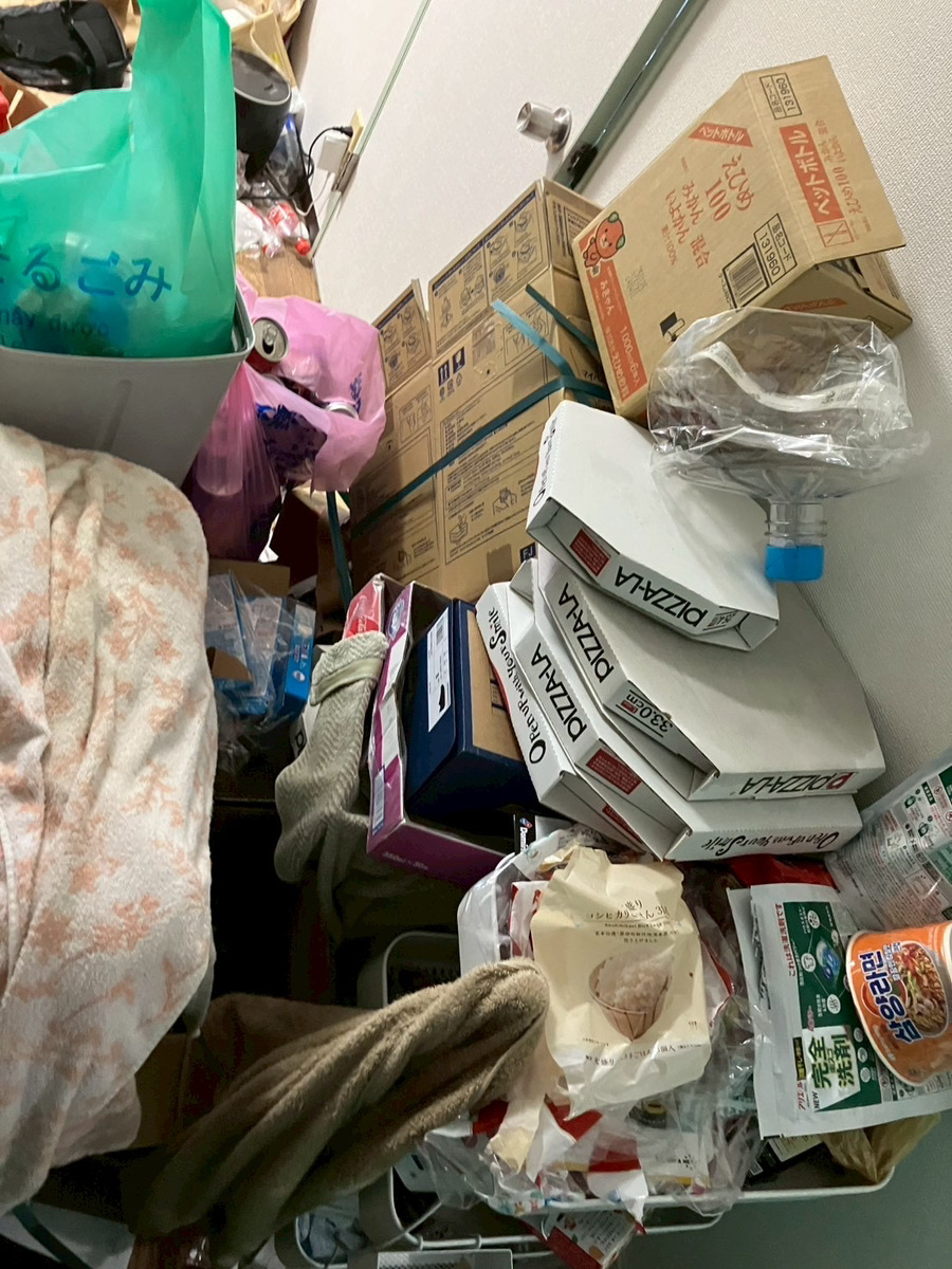 富里市K様のゴミ屋敷の片付けのビフォー①