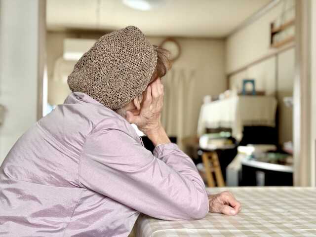 身寄りのない人がアパートで死亡。遺品整理や退去費用は誰がどうするの？