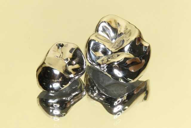 その入れ歯、捨てないで!金属付きの入れ歯は売れる可能性も