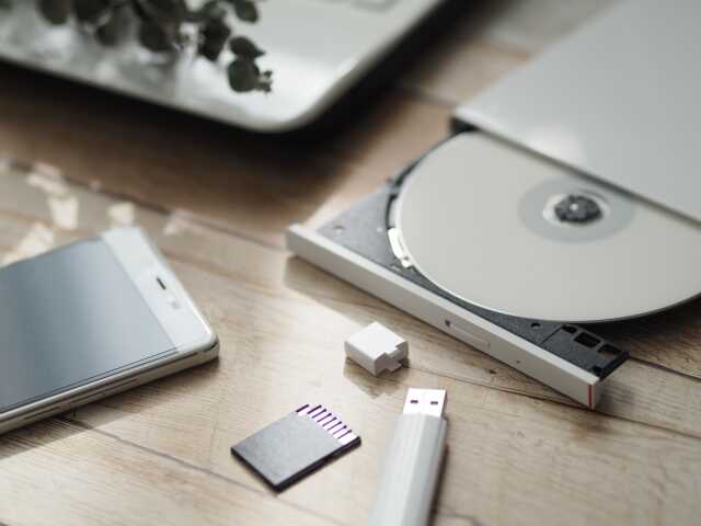 処分だけじゃない!遺影整理の新しい選択肢「デジタル化・リサイズ」