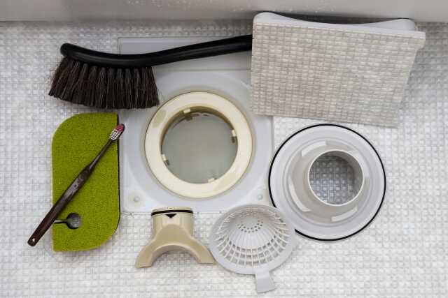 今すぐできる!お風呂の排水溝の消臭・徹底掃除術