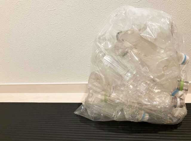 ペットボトルはどうやって捨てるの?