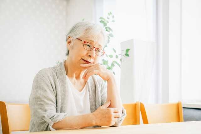 ゴミ屋敷を引き起こす認知症の症状・行動