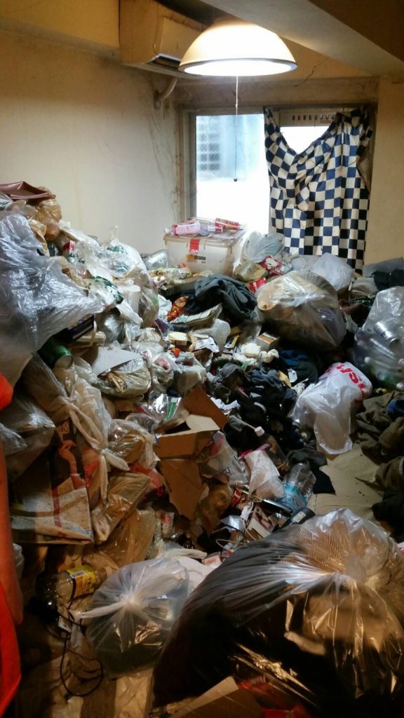 千葉県柏市のゴミ屋敷の清掃事例 千葉でごみ掃除のことなら七福神